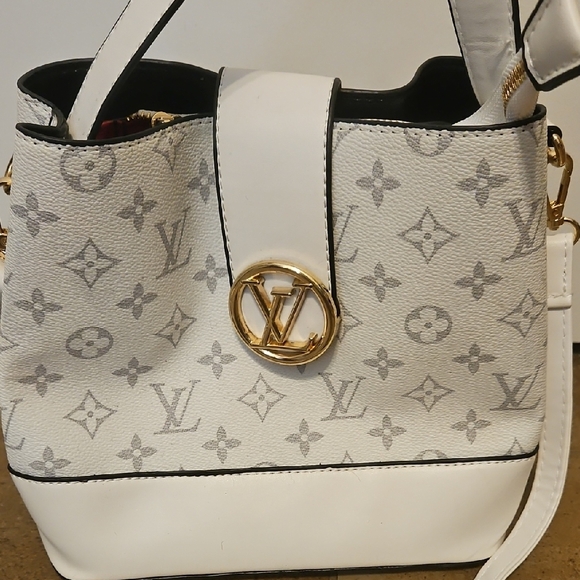 White Designer Tote Bag with Matching Wallet - Picture 5 of 5